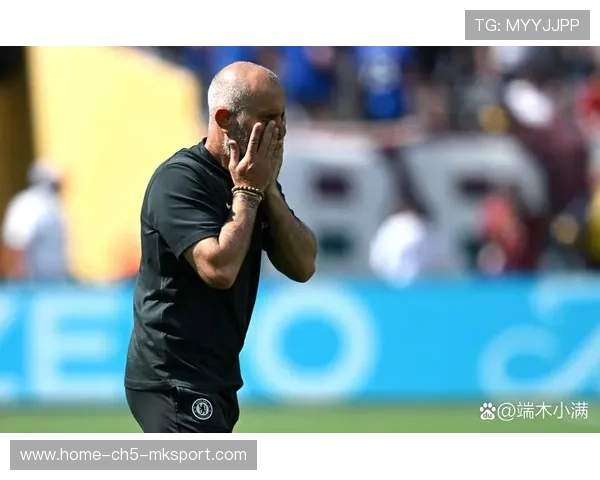 切尔西门将出击化解险情：球场守护神的传奇瞬间