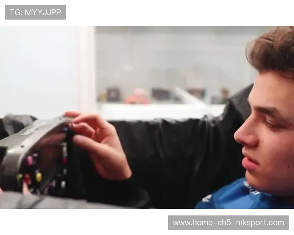 诺里斯再砸方向盘 诺里斯再砸方向盘